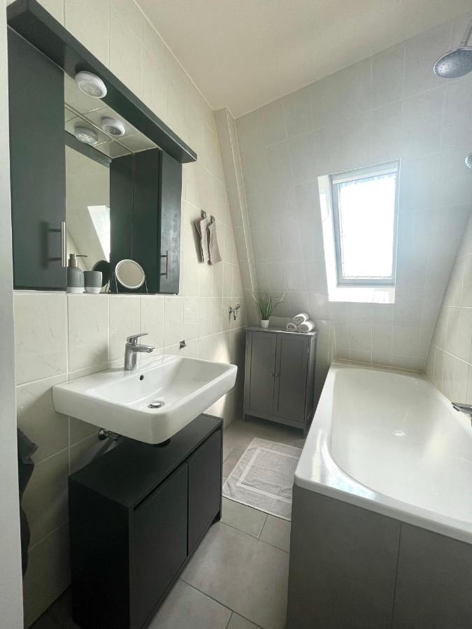 City Apartment, Ferienwohnung 3 Zkdb, Balkon, Dachgeschoss, Naehe Duesseldorf Krefeld Zewnętrze zdjęcie